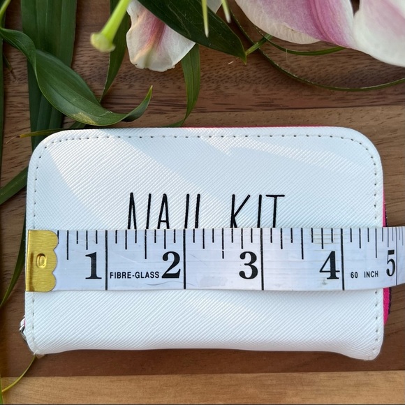 Rae Dunn NEW Manicure Set 5 Piece NAIL KIT White Pink Black - Picture 6 of 11